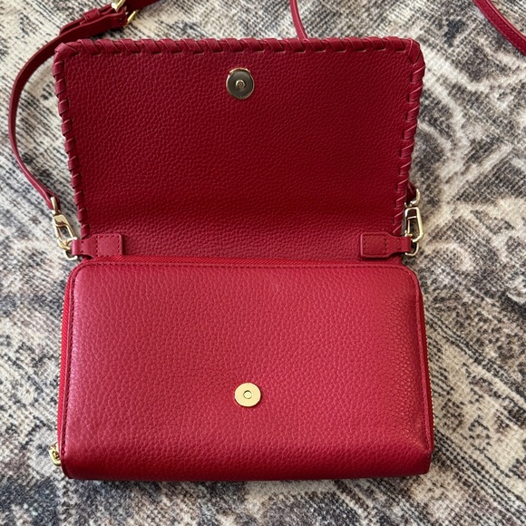 Tory Burch Elegant Red Crossbody Bag - Picture 5 of 8